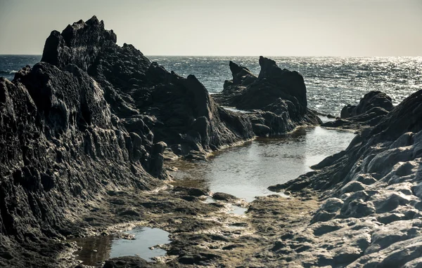 Cliffs on the coast — Stock Photo, Image