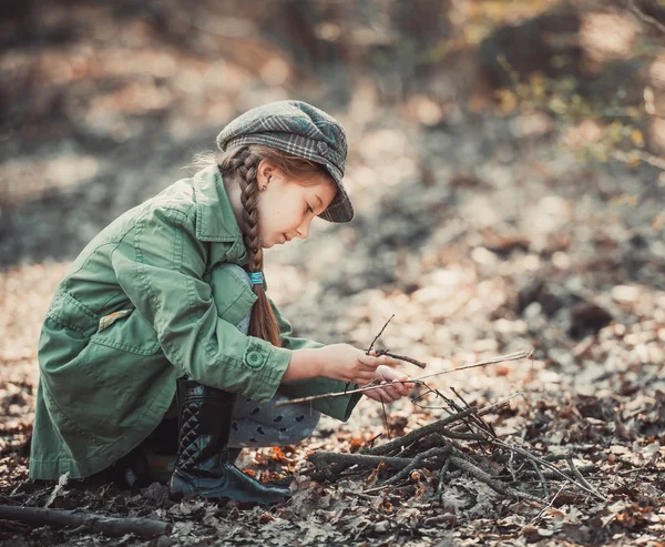 Little girl making a bonfire — Stock Photo, Image