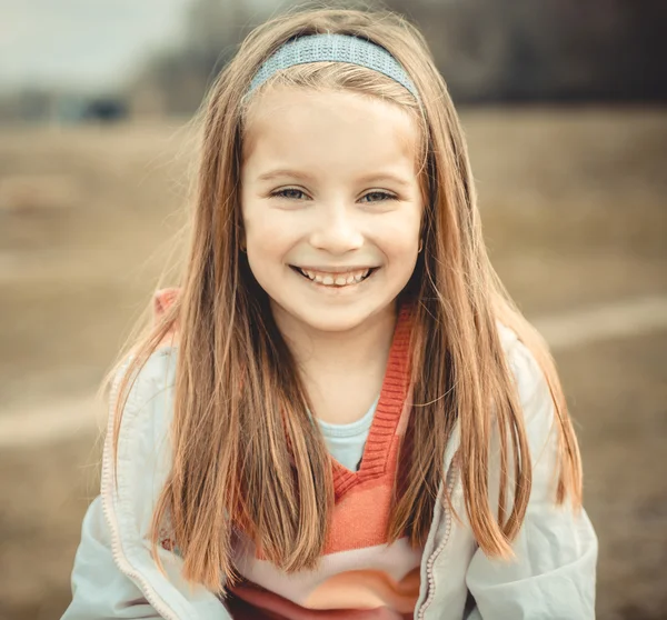 Close-up retrato de uma menina bonita — Fotografia de Stock