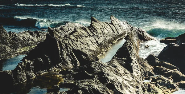 Acantilados en la costa — Foto de Stock