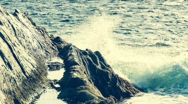 Acantilados en la costa — Foto de Stock