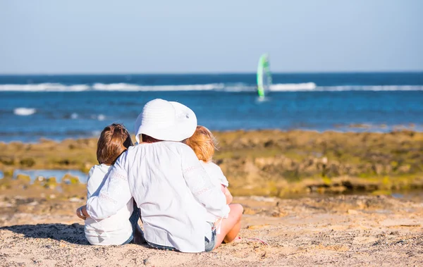 Mother with two daughters — Stock Photo, Image