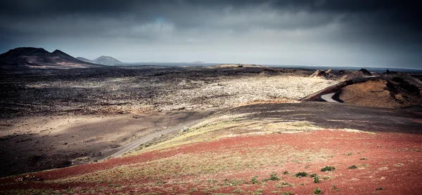 Красивий гірський пейзаж з вулканами — стокове фото