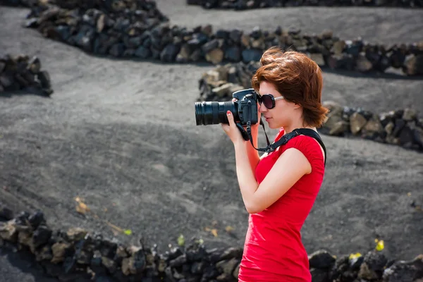 Žena s pfoto fotoaparát — Stock fotografie