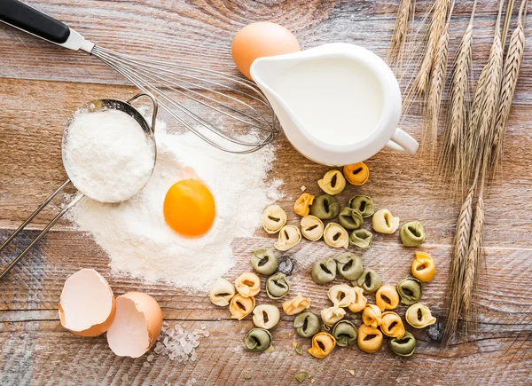 Tortellini woden tahtası — Stok fotoğraf