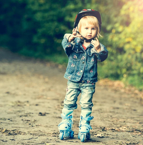 Little girl on roller skates — Stock Photo, Image