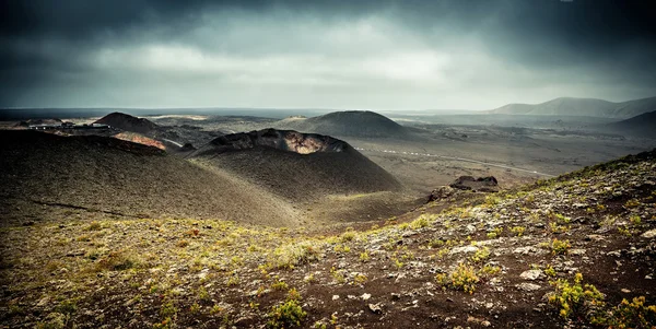 Wunderschöne Berglandschaft mit Vulkanen — Stockfoto