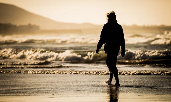 Uomo sulla spiaggia — Foto Stock