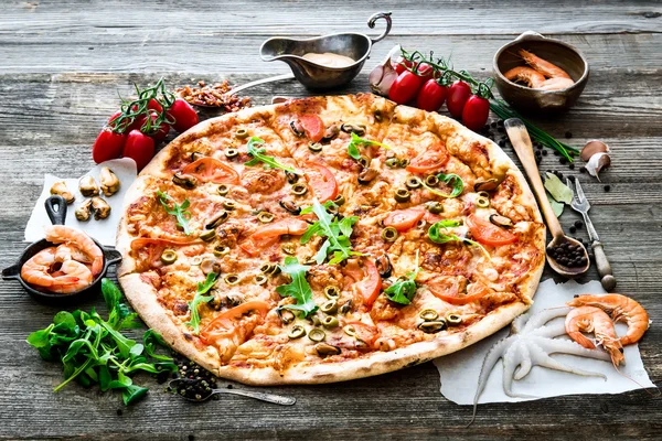큰 맛 있는 피자 — 스톡 사진