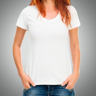 kız beyaz t-shirt