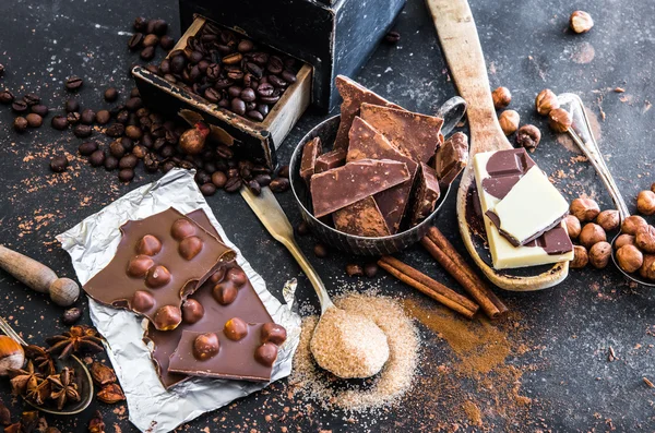 Chocolate, cocoa and various spices on table — Stock Photo, Image