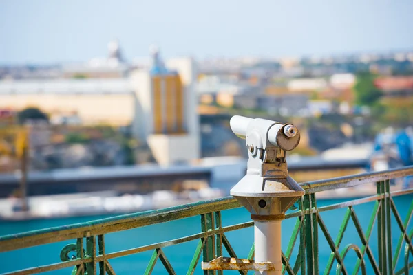 Telescope for viewing city attractions — Stock Photo, Image