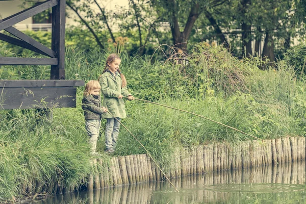 Kleine fisher meisjes — Stockfoto