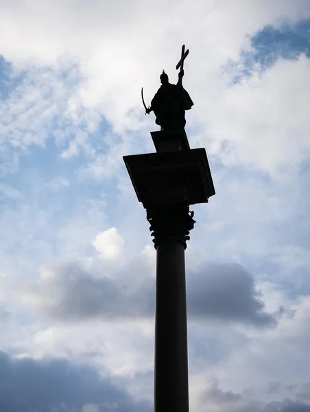 Silhueta da estátua de Sigismunds — Fotografia de Stock