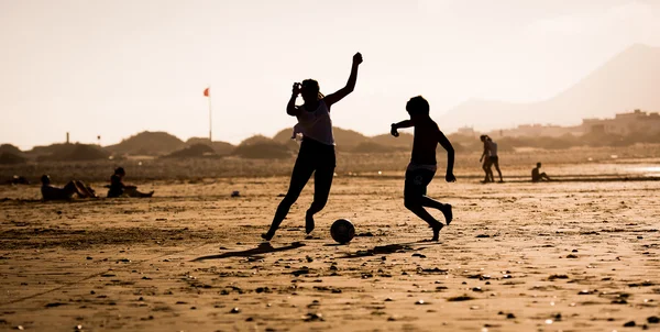 Bambini in spiaggia — Foto Stock