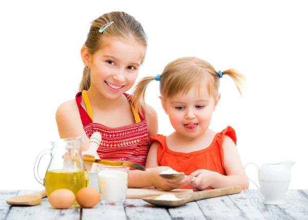 Hermanas cocinando — Foto de Stock