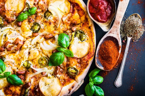 Leckere Pizza — Stockfoto