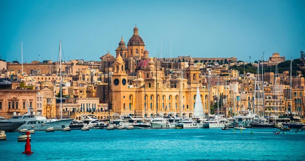 Vista sobre Birgu desde el mar — Foto de Stock