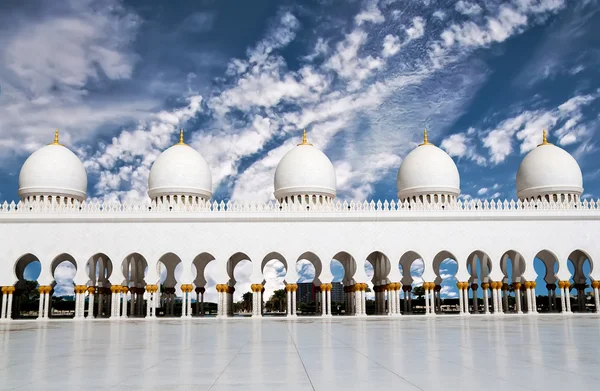 Ive domes of Sheikh Zayed Mosque — Stock Photo, Image