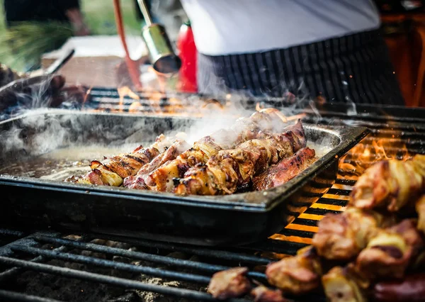 Cooking meat on fire — Stock Photo, Image