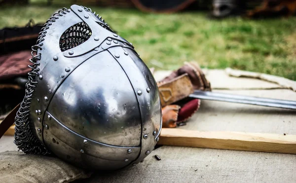 Çelik şövalye kask — Stok fotoğraf