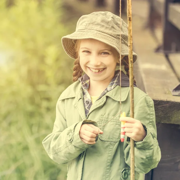 Κοριτσάκι fisher χαμογελώντας — Φωτογραφία Αρχείου