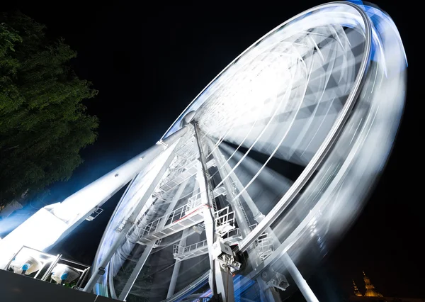 Roue et fontaine à Budapest — Photo