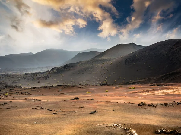화산과 아름 다운 산 풍경 — 스톡 사진