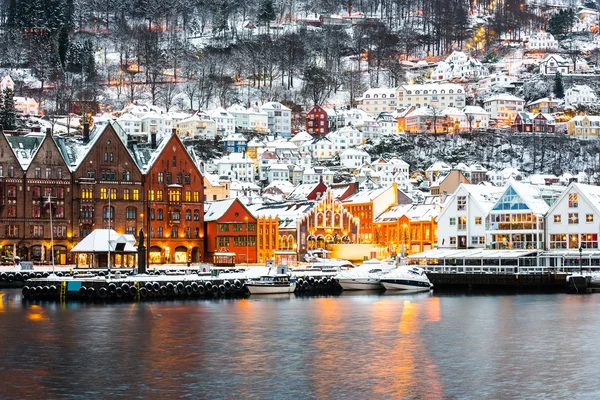 Bergen zu Weihnachten — Stockfoto