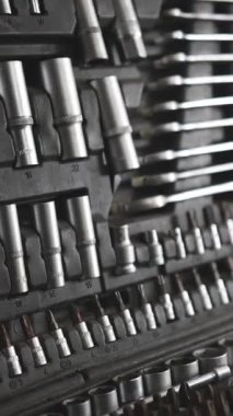 Otomatik Mekanik İşyerindeki Anahtarlar ve Araçlar Garajda, Dikey Video