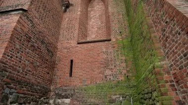 Yüksek Eski Gniezno Katedralleri Duvarı