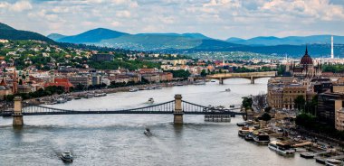 Budapeşte 'nin Görkemli Macar Parlamentosu ve Zincir Köprüsü' yle Görkemli Panorama