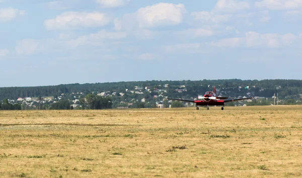 Planet börjar flygningen på Korotych flygfält — Stockfoto