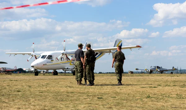 Літак на аеродром в Харкові авіашоу — стокове фото