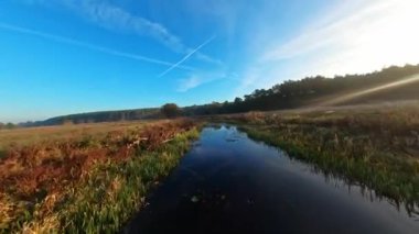Suyun Üzerinde İHA Yolculuğu ve Sisli Gün Doğumu Manzarasına Çayıra Yolculuk