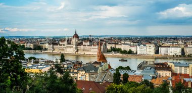 Budapeşte 'nin İnanılmaz Manzarası, Tuna Nehri Kum Sahası Balıkçının Kalesi' nden Manzara