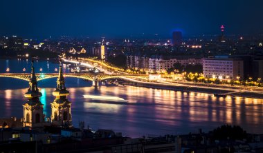 Danube gece görünümü