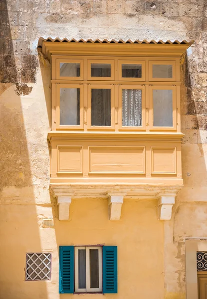 Balcón y ventana en Mdina — Foto de Stock