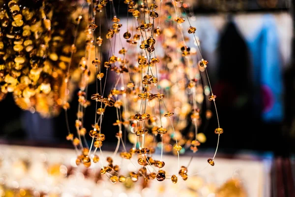 Bracelets ambre sur le marché — Photo