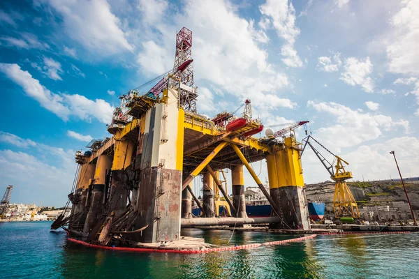 Oil platform in repair — Stock Photo, Image