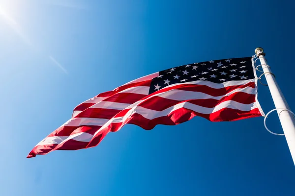 Amerikansk flag på himlen - Stock-foto