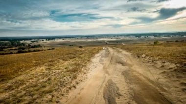 kumlu alanda yol haddelenmiş