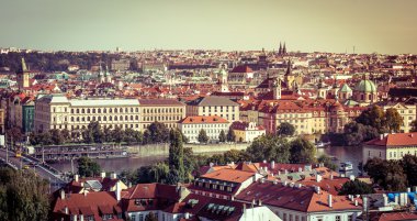 Prag Kalesi ile eski şehir görünümünü