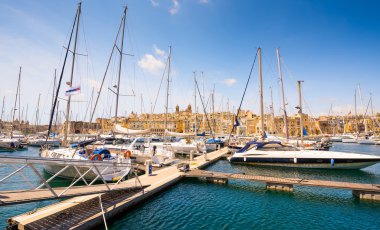 Valletta tencerede yatlar