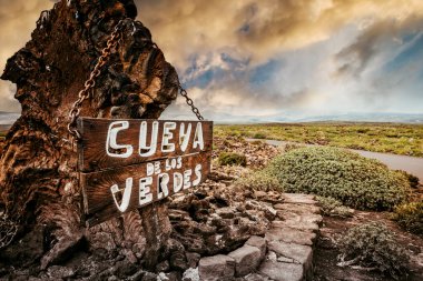Cueva de los Verdes mağara