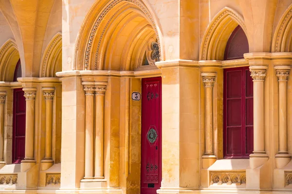 Beautiful arch colonnade in Mdina — Stock Photo, Image