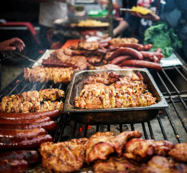 Salsicce e carne da cucina — Foto Stock