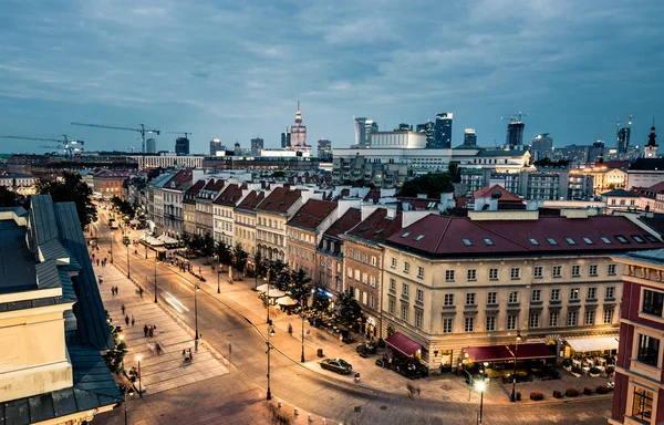 Нічний погляд з центру Варшави від ратуші — стокове фото