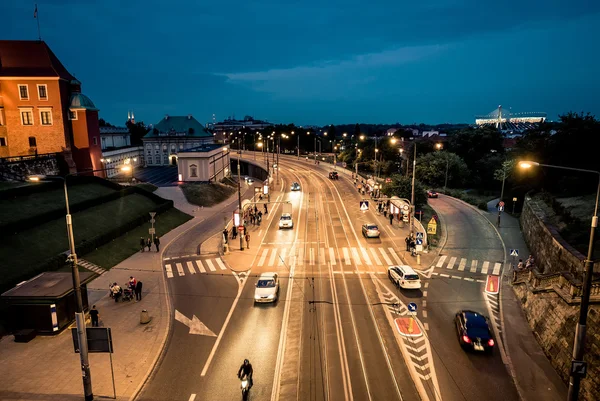 Noční pohled na Varšavské z mostu na hlavní náměstí — Stock fotografie