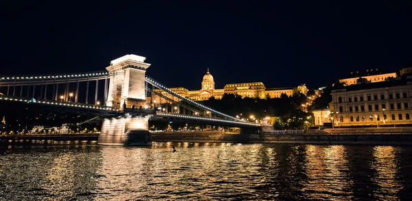 Lánchíd éjszaka Budapesten — Stock Fotó